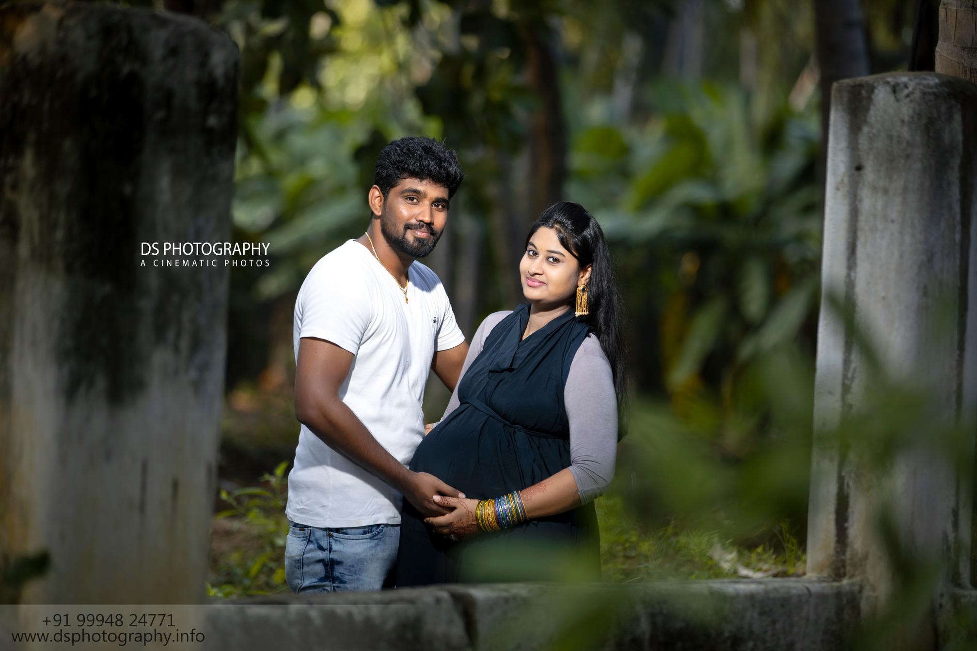 Maternity shoot pose for welcoming new born baby in Lodhi Road in Delhi  India, Maternity photo shoot done by parents for welcoming their child  during Stock Photo - Alamy